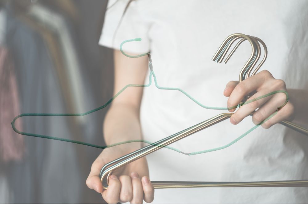 How to Tell High-Quality Hangers from Low-Quality